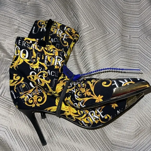 VERSACE JEANS COUTURE SCARLETT LOGO BOOTS, SIZE 35