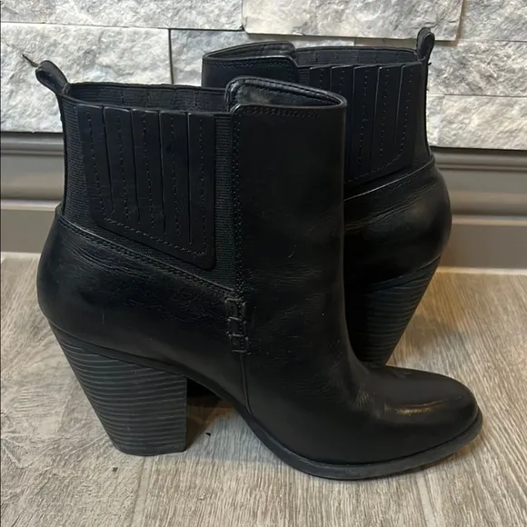 Vince Camuto Black Leather Ankle Boots, Rounded Toe size 9