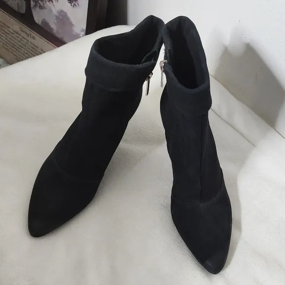 Vince Camuto Black Suede Leather Cuffed Stiletto Ankle Boots Booties Spring Chic