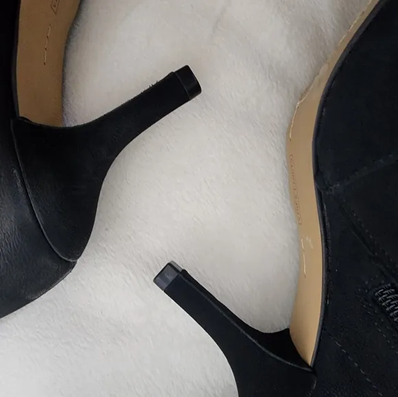 Vince Camuto Black Suede Leather Cuffed Stiletto Ankle Boots Booties Spring Chic