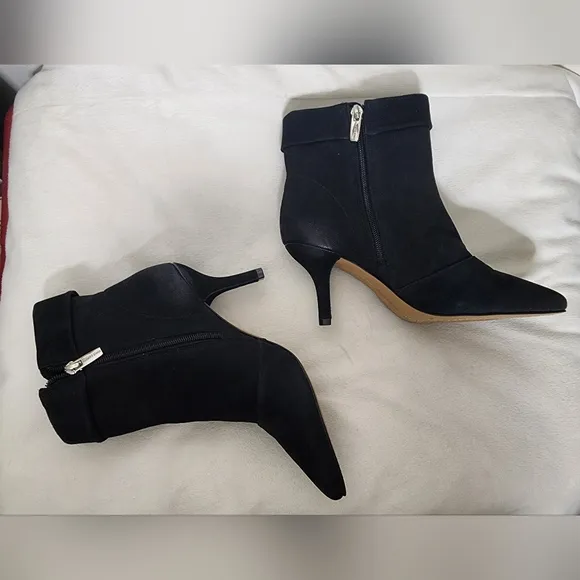 Vince Camuto Black Suede Leather Cuffed Stiletto Ankle Boots Booties Spring Chic