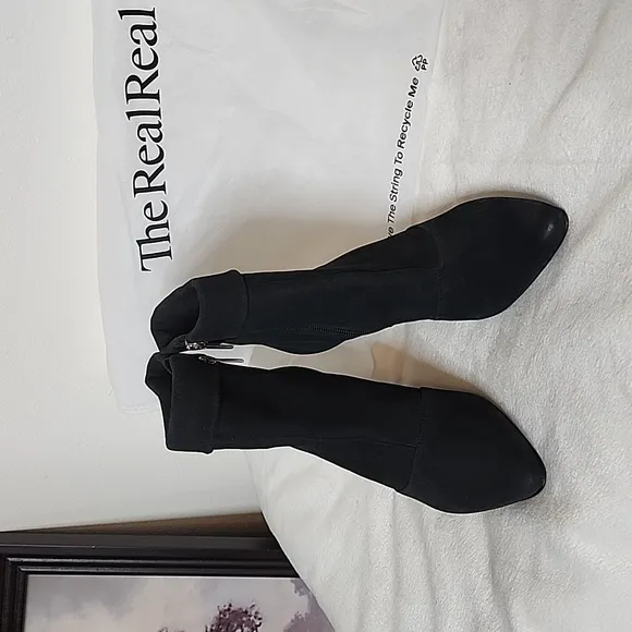 Vince Camuto Black Suede Leather Cuffed Stiletto Ankle Boots Booties Spring Chic