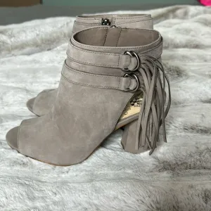Vince Camuto booties size 9