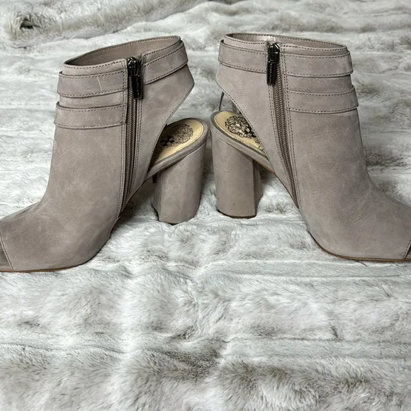 Vince Camuto booties size 9