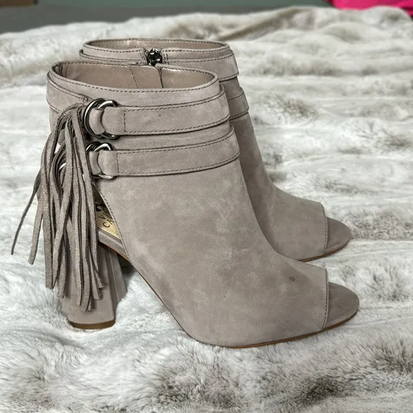 Vince Camuto booties size 9