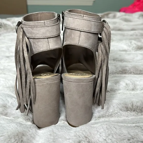 Vince Camuto booties size 9