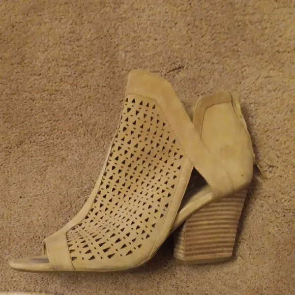 Vince Camuto Cachinta Elegant Tan Suede Women's Heeled Sandals
