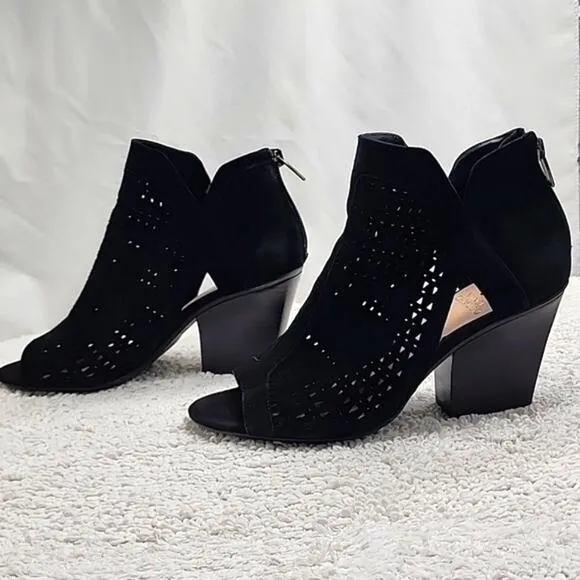 VINCE CAMUTO CRANITA PEEP TOE LASER CUT BLOCK HEEL LEATHER BOOTIES SIZE 9
