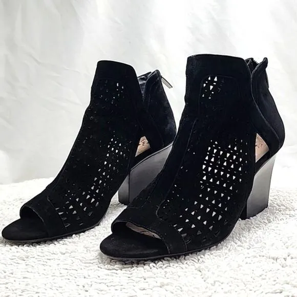 VINCE CAMUTO CRANITA PEEP TOE LASER CUT BLOCK HEEL LEATHER BOOTIES SIZE 9
