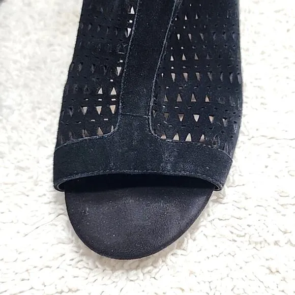 VINCE CAMUTO CRANITA PEEP TOE LASER CUT BLOCK HEEL LEATHER BOOTIES SIZE 9