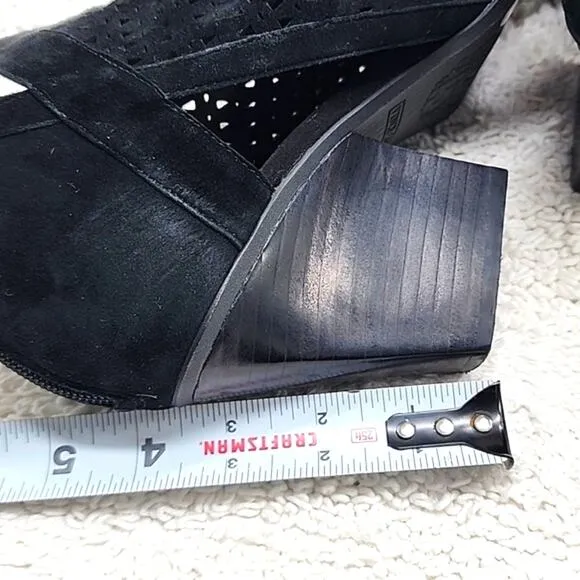 VINCE CAMUTO CRANITA PEEP TOE LASER CUT BLOCK HEEL LEATHER BOOTIES SIZE 9