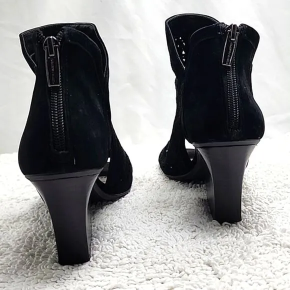 VINCE CAMUTO CRANITA PEEP TOE LASER CUT BLOCK HEEL LEATHER BOOTIES SIZE 9