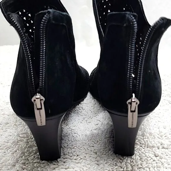 VINCE CAMUTO CRANITA PEEP TOE LASER CUT BLOCK HEEL LEATHER BOOTIES SIZE 9