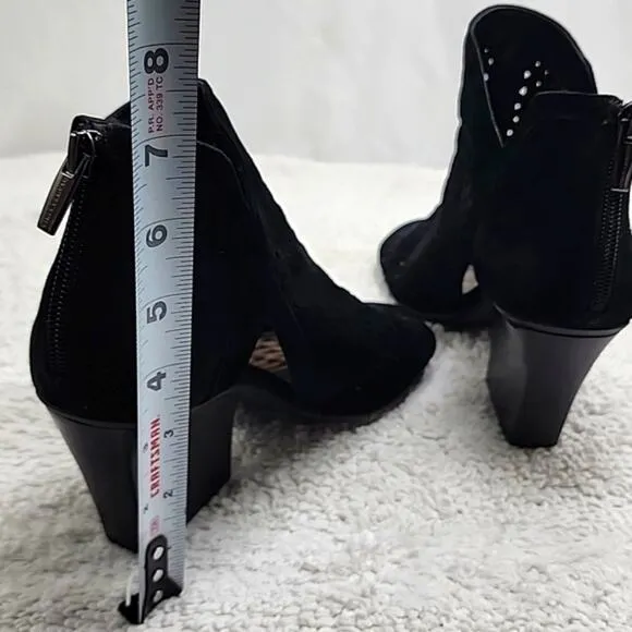 VINCE CAMUTO CRANITA PEEP TOE LASER CUT BLOCK HEEL LEATHER BOOTIES SIZE 9