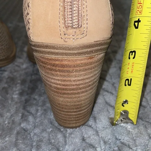 Vince Camuto Gibbela laser cut leather booties, sz 10. Basket weave design.