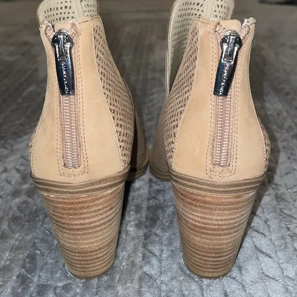Vince Camuto Gibbela laser cut leather booties, sz 10. Basket weave design.