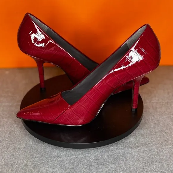 Vince Camuto Novalla Wine Crocodile Patent Leather Heel Size 6.5 M NEW WITH BOX