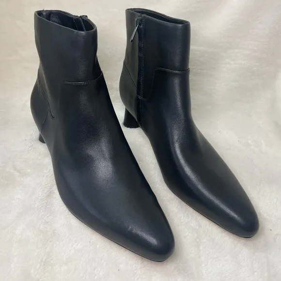 Vince Hilda Low Heel Booties Black‎ Leather Ankle Boots 8M, F 642