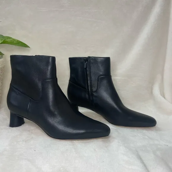Vince Hilda Low Heel Booties Black‎ Leather Ankle Boots 8M, F 642