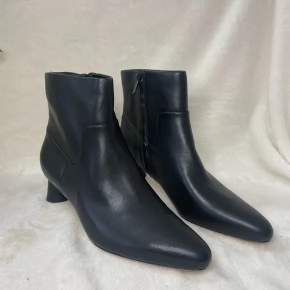 Vince Hilda Low Heel Booties Black‎ Leather Ankle Boots 8M, F 642
