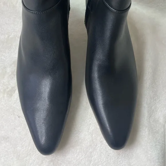Vince Hilda Low Heel Booties Black‎ Leather Ankle Boots 8M, F 642