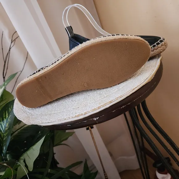 Vince Rae Black Leather Espadrilles  Size 9 very cute stylist comfort.New Condit