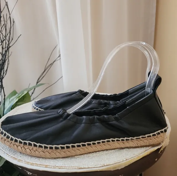 Vince Rae Black Leather Espadrilles  Size 9 very cute stylist comfort.New Condit