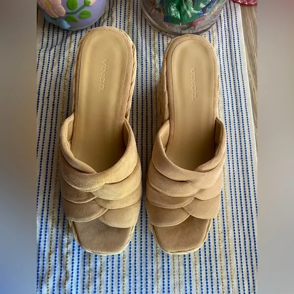 VINCE  Women Gilian Suede Wedge Sandal Blonde Size 8M Beige NEW