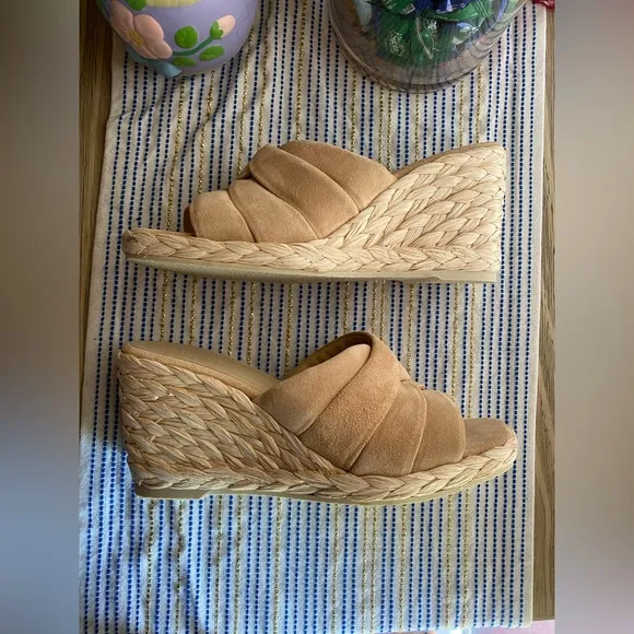 VINCE  Women Gilian Suede Wedge Sandal Blonde Size 8M Beige NEW