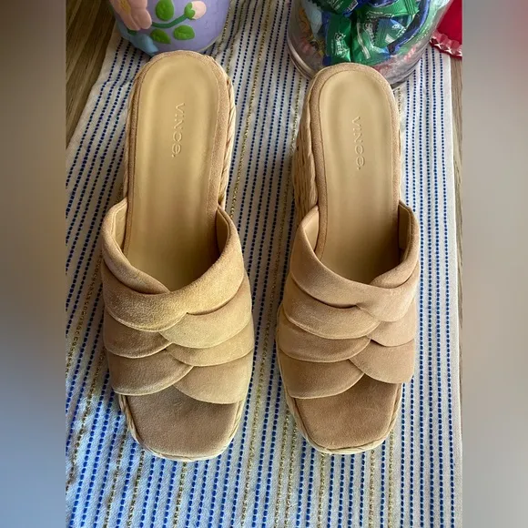 VINCE  Women Gilian Suede Wedge Sandal Blonde Size 8M Beige NEW