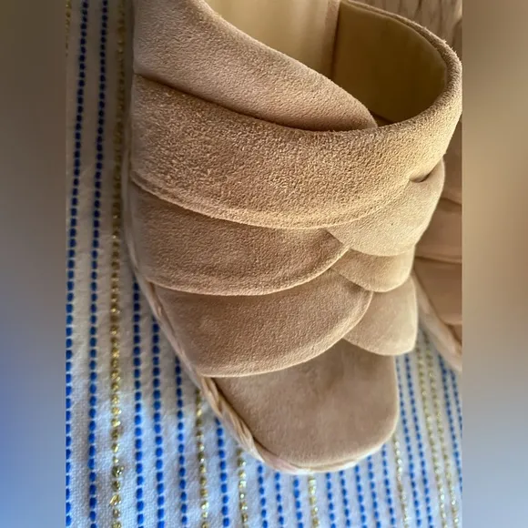 VINCE  Women Gilian Suede Wedge Sandal Blonde Size 8M Beige NEW