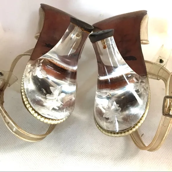 VINTAGE 1950'S SAKS FIFTH AVENUE FENTON LAST PLASTIC LUCITE BEADED HEELS (6)