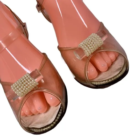 VINTAGE 1950'S SAKS FIFTH AVENUE FENTON LAST PLASTIC LUCITE BEADED HEELS (6)