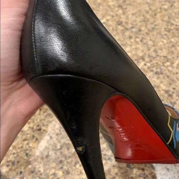 Vintage authentic Christian louboutin very prive