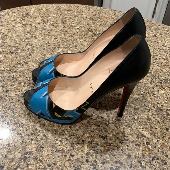 Vintage authentic Christian louboutin very prive