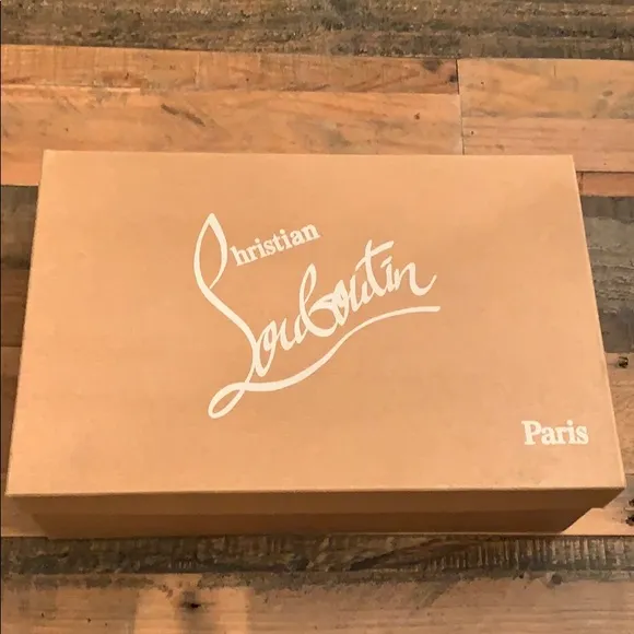 Vintage authentic Christian louboutin very prive