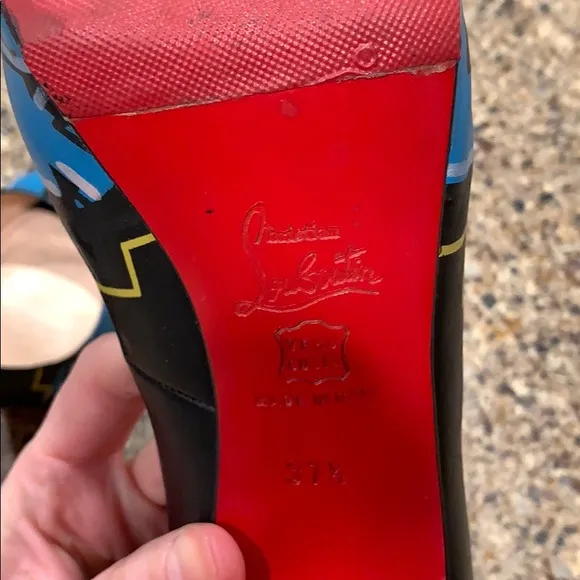 Vintage authentic Christian louboutin very prive