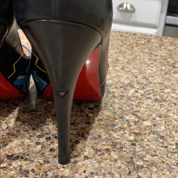 Vintage authentic Christian louboutin very prive