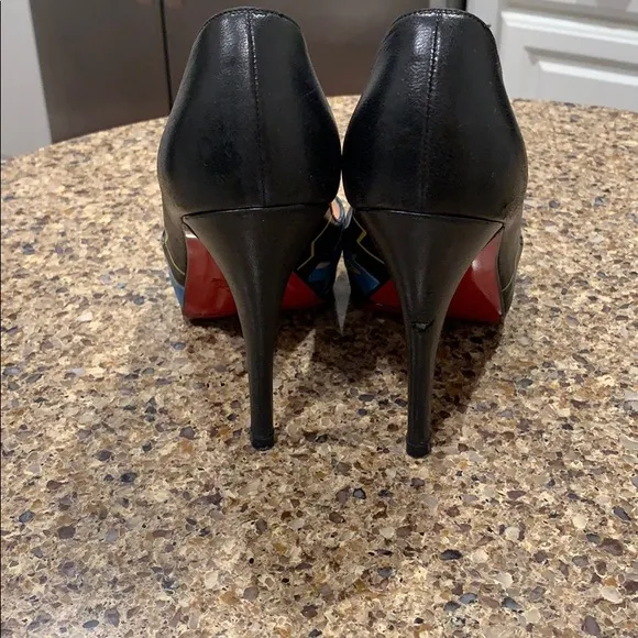 Vintage authentic Christian louboutin very prive
