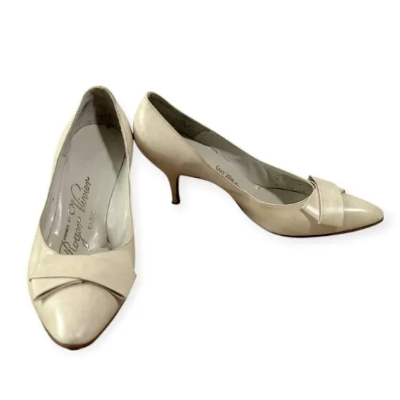 Vintage Roger Vivier Cream Leather Pumps with Flat Bow Detail, Size 5 1/2
