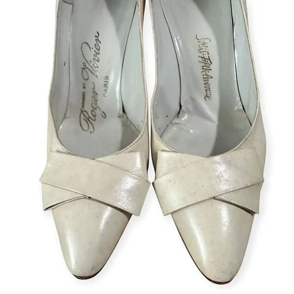 Vintage Roger Vivier Cream Leather Pumps with Flat Bow Detail, Size 5 1/2