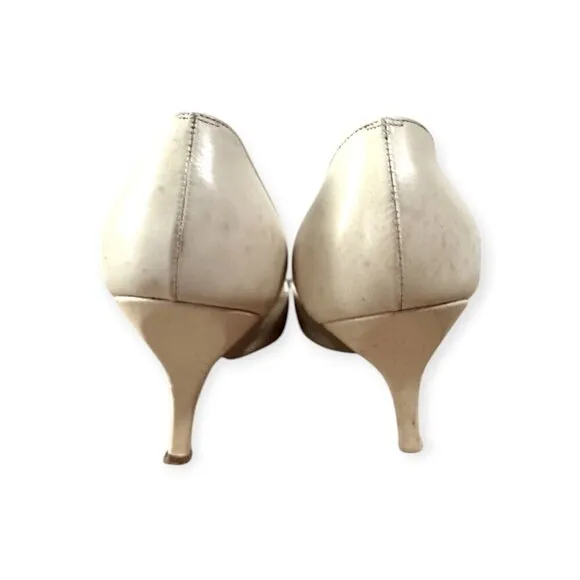 Vintage Roger Vivier Cream Leather Pumps with Flat Bow Detail, Size 5 1/2