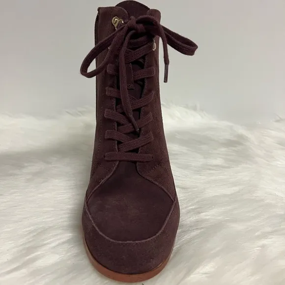 Violet &amp; Red jarvis Maroon Suede Women's Heel Boots In burgundy Size 7.5 NWOB