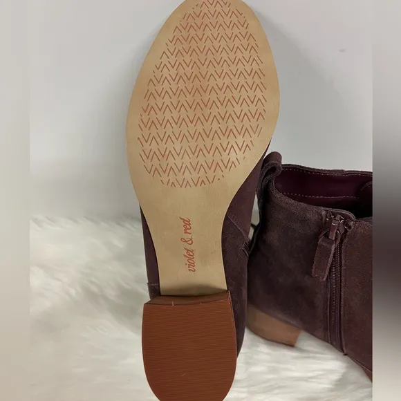 Violet &amp; Red jarvis Maroon Suede Women's Heel Boots In burgundy Size 7.5 NWOB