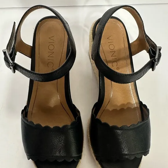 Vionic Black Leather Espadrille sandals size 5 pre owned Exellent condition.