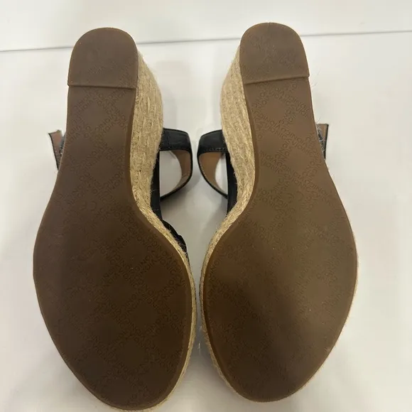 Vionic Black Leather Espadrille sandals size 5 pre owned Exellent condition.