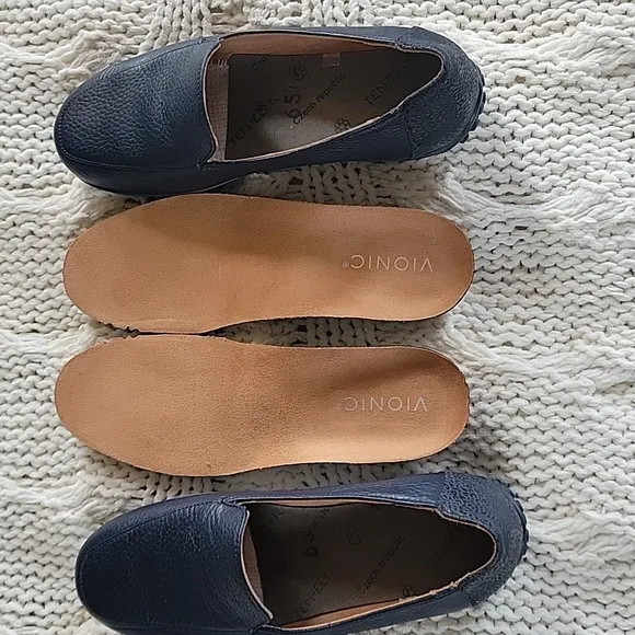 Vionic Elora Leather Navy Loafers Womens Size 6.5 NWOT