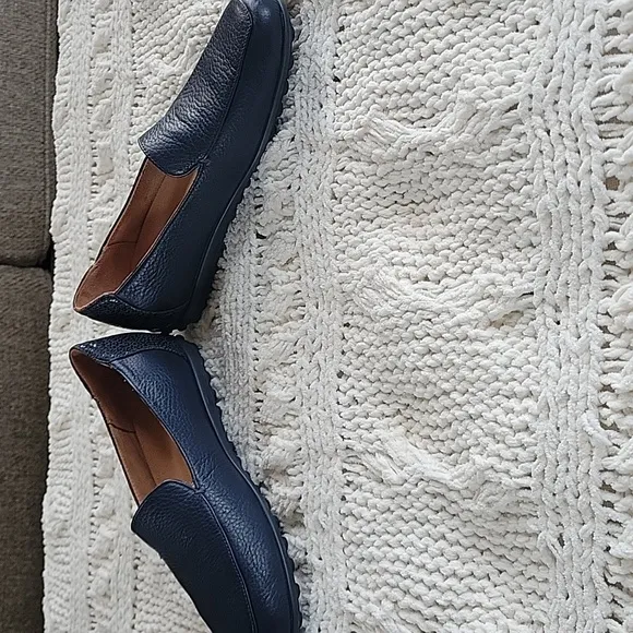 Vionic Elora Leather Navy Loafers Womens Size 6.5 NWOT