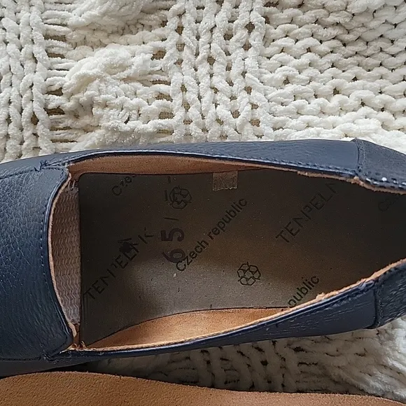 Vionic Elora Leather Navy Loafers Womens Size 6.5 NWOT