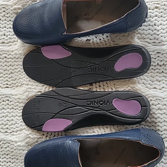 Vionic Elora Leather Navy Loafers Womens Size 6.5 NWOT